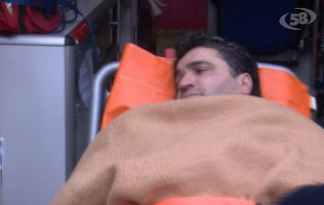 Tentò di darsi fuoco, ora mette in vendita un rene: ''Ho tre bocche da sfamare''