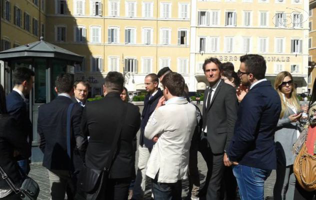 Giovani grottesi parlamentari per un giorno