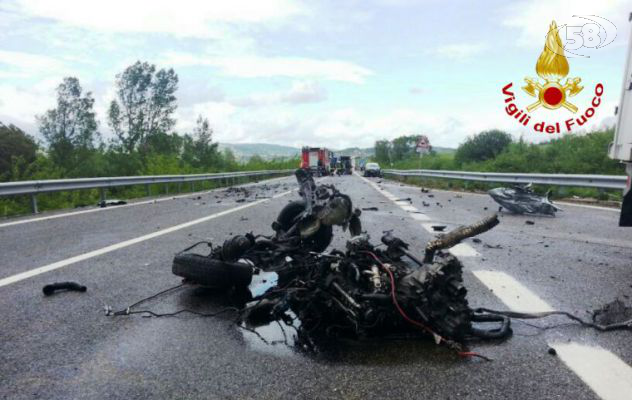 Sangue sull'Ofantina: muore 19enne/FOTO