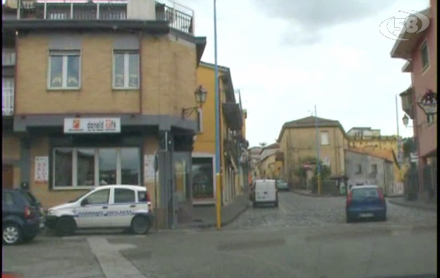 Ariano, odori nauseabondi in Piazza Mazzini: la protesta di residenti e commercianti