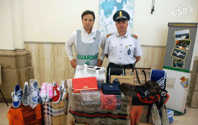 Sequestrato di dvd e borse contraffatte, operazione della Fiamme Gialle