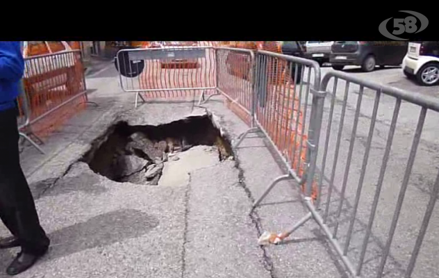 Ariano, voragine nei pressi del Pronto Soccorso/VIDEO
