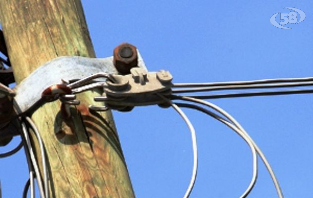 Ruba cavi di rame dal cimitero: arrestato