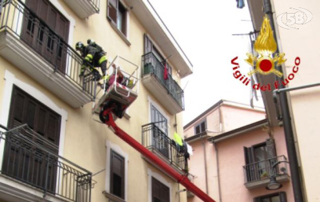 Avellino, fiamme in un appartamento di Via Oblate