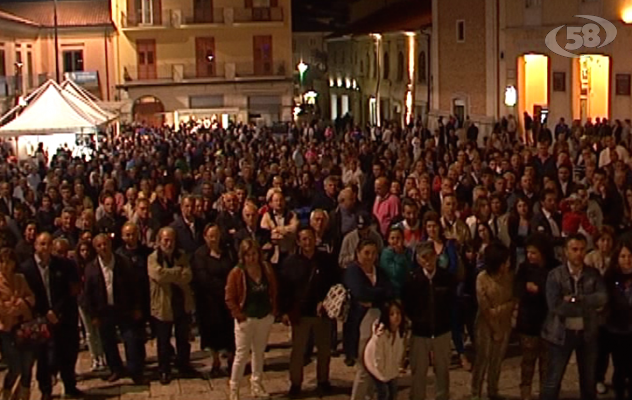 Ariano, Piazza Plebiscito abbraccia Gambacorta: festa grande per il nuovo sindaco/VIDEO