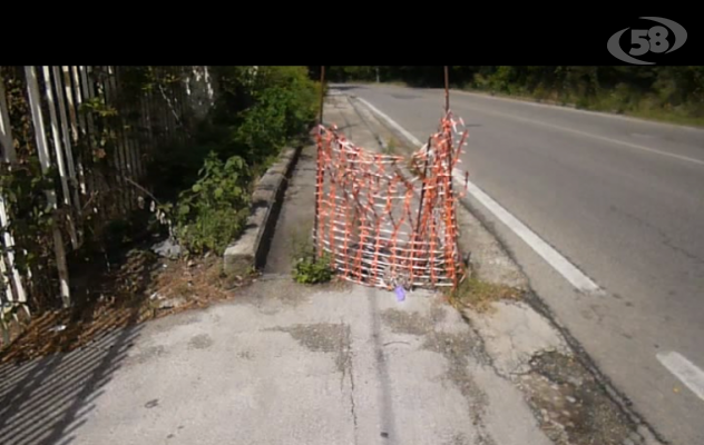 Ariano, marciapiede pericoloso in Via Sant'Antonio/VIDEO