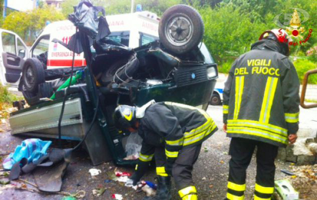Bellizzi, ape car sbanda e finisce fuori strada
