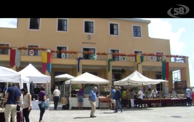 Ariano, collezionismo e artigianato nel centro storico/VIDEO