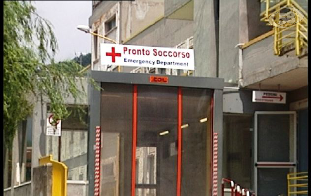 Caos all'ospedale Landolfi per la carenza di personale