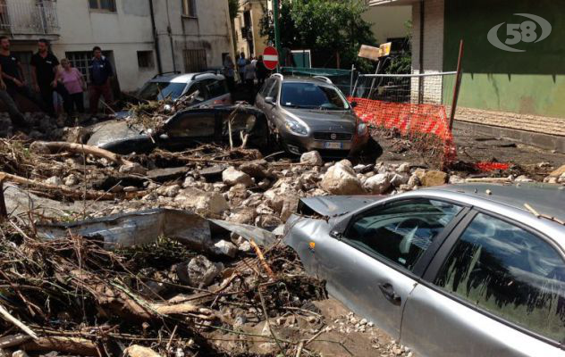 Sversati liquami industriali durante l'alluvione/IL VIDEO. Polemica a Solofra e Montoro