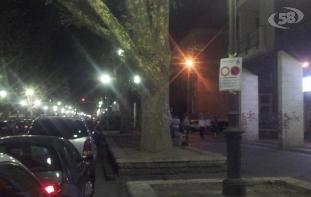 Le notti violente del capoluogo: uno sguardo e poi la rissa