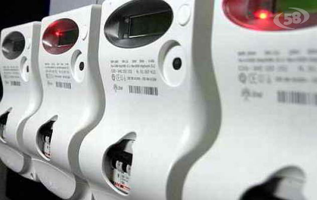 Rubano energia per non pagare la bolletta: denunciati