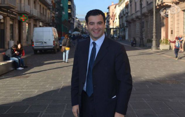 ''Chieda scusa'', ''si dimetta'': bufera sul sindaco Festa