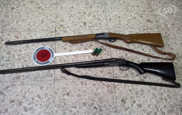 Arma clandestina e munizioni in casa: una denuncia
