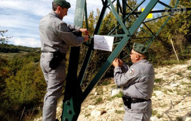 Sigilli all'elettrodotto di Sant'Angelo dei Lombardi: danneggia il panorama