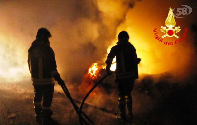 Due auto a fuoco, Caschi Rossi intervengono ad Avellino e Monteforte