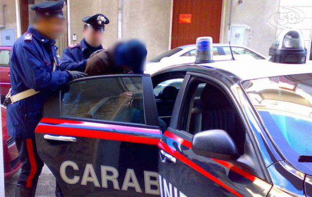 Marito geloso si transforma in stalker: arrestato dai carabinieri