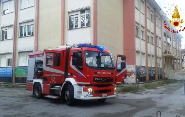 Avellino, nuovo incendio nell'ex scuola "Dante Alighieri"
