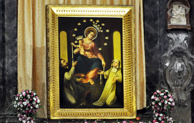 Folla di pellegrini a Flumeri per il quadro della Madonna di Pompei/VIDEO