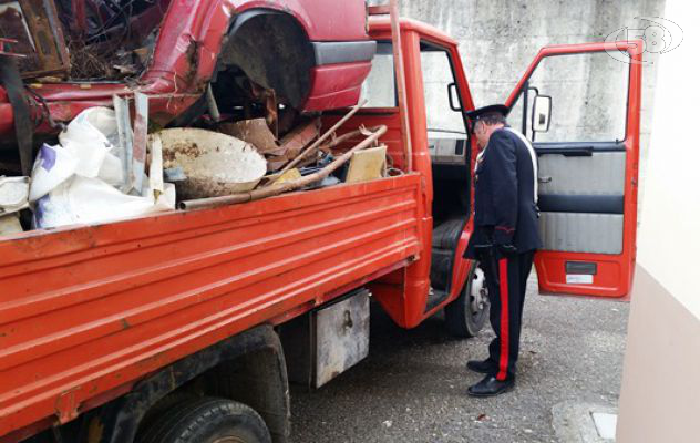 Discarica abusiva, trovati 50 quintali di ferro: denunciati due pregiudicati di Calitri