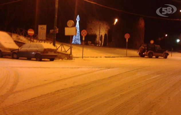 Ariano, la neve paralizza la città/VIDEO. E' polemica. Disagi anche a Grotta e Mirabella