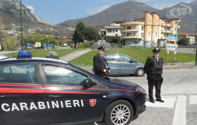 Ubriachi minacciano barista e aggrediscono i Carabinieri: in manette