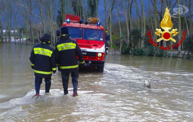 Nubifragio sull'Irpinia: esonda l'Isclero/FOTO/Allagamenti ad Altavilla e Grottolella