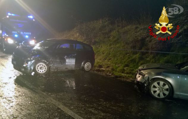 Ariano, violento impatto: scontro tra auto, feriti in ospedale