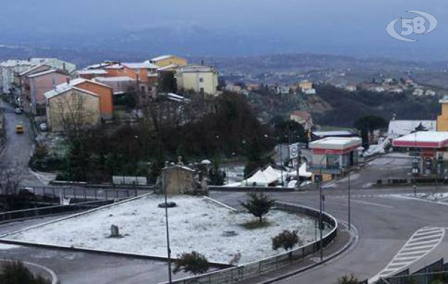 Irpinia, la neve va e viene. Candelora, disagi per raggiungere Montevergine