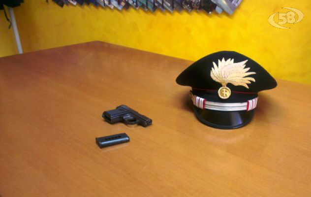 Forino, pistola detenuta illegalmente: una denuncia