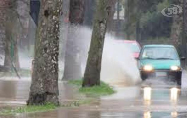 Allerta meteo arancione, ordinanza firmata d'urgenza: scuole chiuse per due giorni