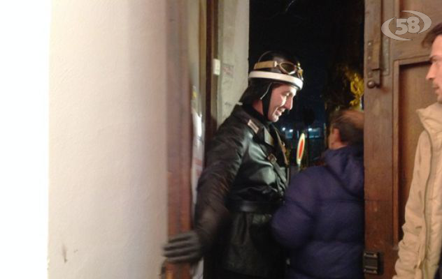 Blitz de ''Le Iene'' al convegno con De Luca: spintoni e urla