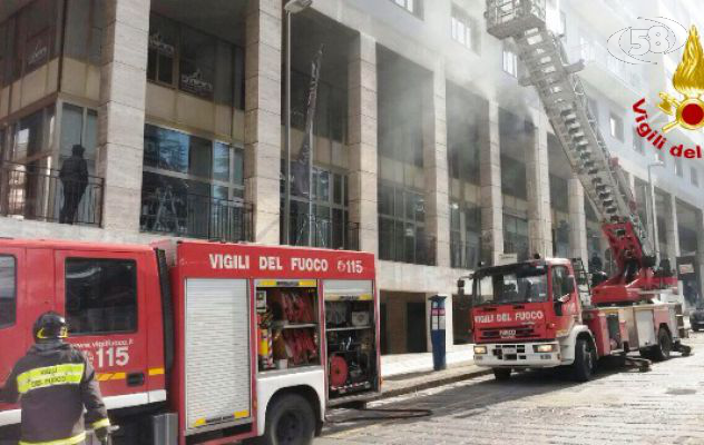 Avellino, fiamme in un ufficio di Via De Renzi