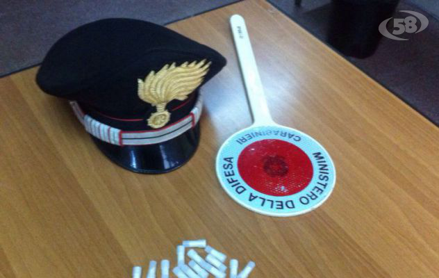 Paternopoli, a Napoli per comprare eroina: al ritorno trova i Carabinieri