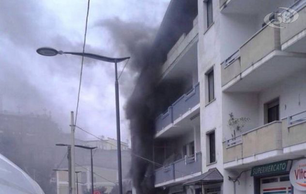 Mirabella, lavanderia in fiamme: evacuato palazzo. S'indaga