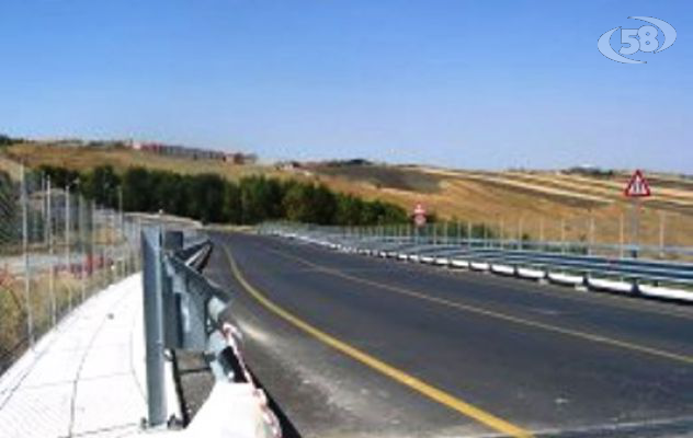 Bisaccia, immigrati bloccano la statale: "Ci trattano male"