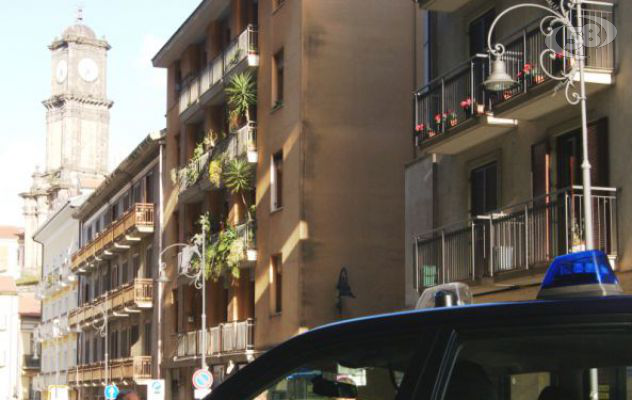 Simula rapina per nascondere alla famiglia i soldi persi al gioco