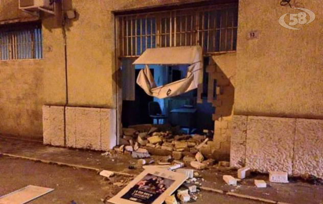 VIDEO/Colpo da 30 mila euro a Savignano, scardinato bancomat