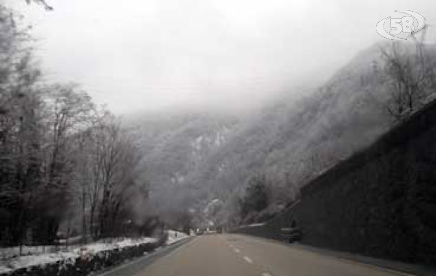 L'Irpinia si sveglia sotto la neve di primavera