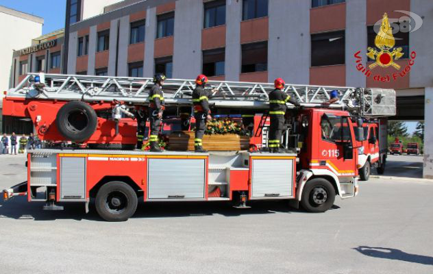 I caschi Rossi danno l'addio a De Fazio, lungo applauso per il Capo squadra