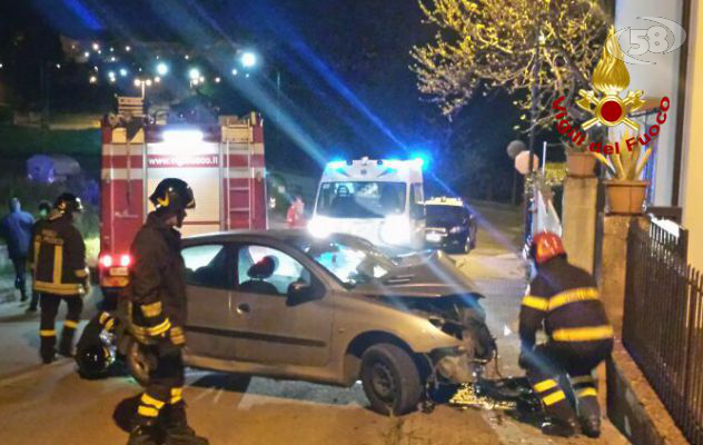 Auto sbanda nella notte: 4 giovani in ospedale