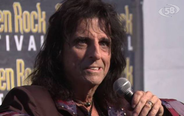 Alice Cooper: "I ragazzi comprano i vinili perché sono stanchi di comprare aria"