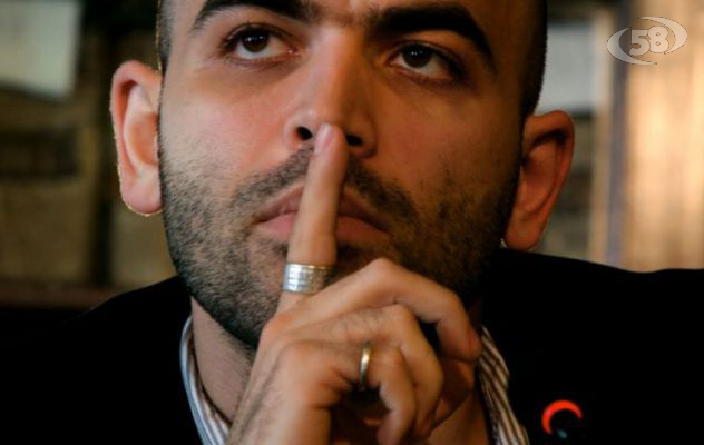 Saviano spara a zero su De Luca: ''Nelle sue liste c'è Gomorra''. La replica: ''Vada in Procura''