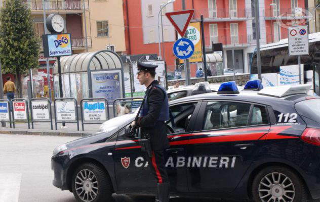 Pronti a danneggiare auto in pieno centro: beccati 3 giovani