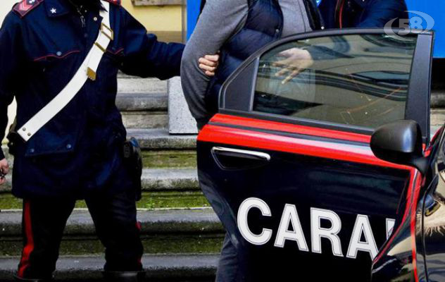 Ai domiciliari ma spacciava lo stesso: preso con coca e marijuana