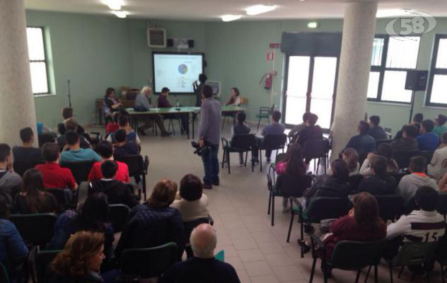 Dipendenze da alcol e droga, confronto alla scuola media di Grottaminarda/VIDEO