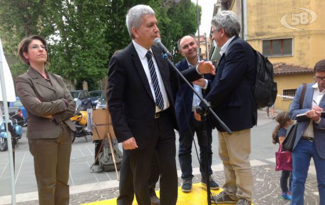 Vendola a testa bassa: ''De Luca e Caldoro sono uguali. De Mita tra i più presentabili''