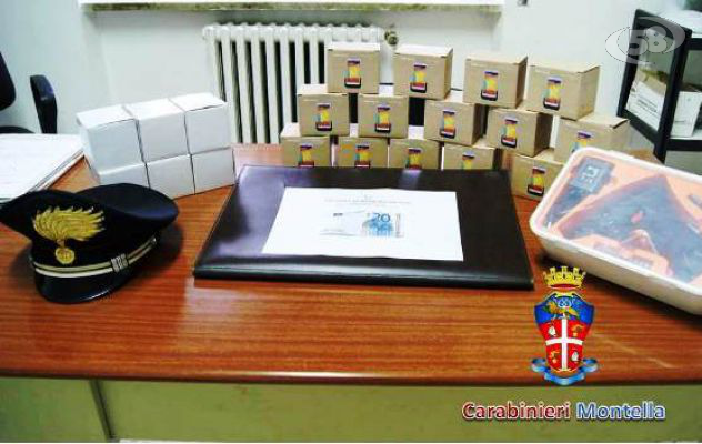 Cercano di "piazzare" soldi falsi e carica batterie, fermati in tre