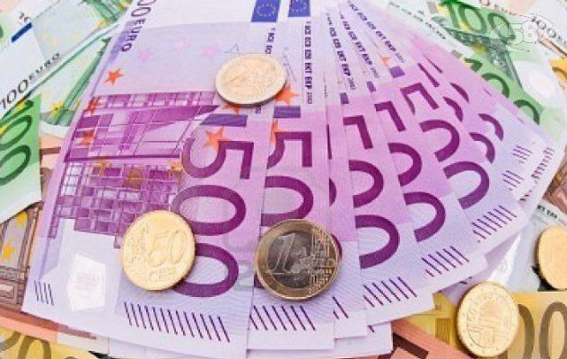 950 euro in banconote false, beccati tre giovani