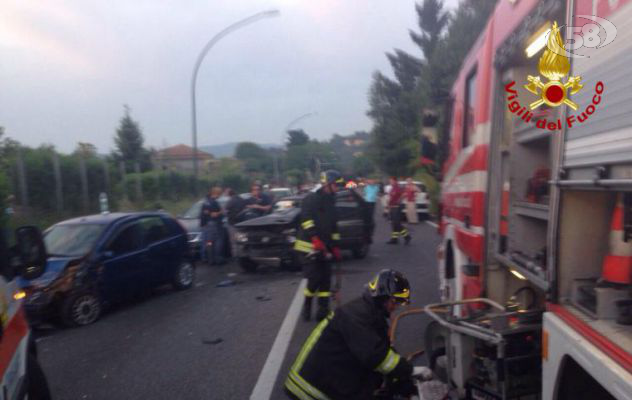 Incidente sulla Variante: tre auto coinvolte, due i feriti